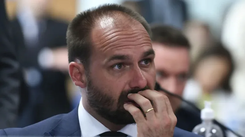 Eduardo Bolsonaro apoia exigência dos EUA sobre eleições no Brasil
