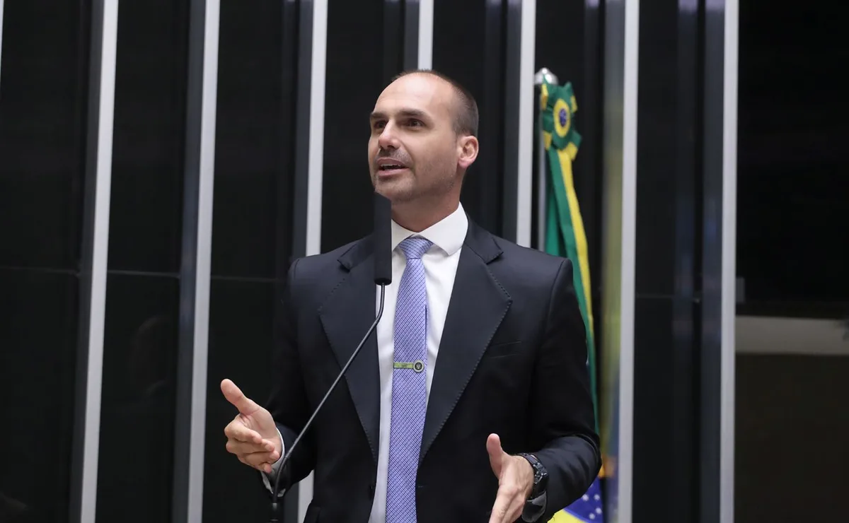 Eduardo defende agenda externa com Trump e mudanças no Itamaraty sob Flávio