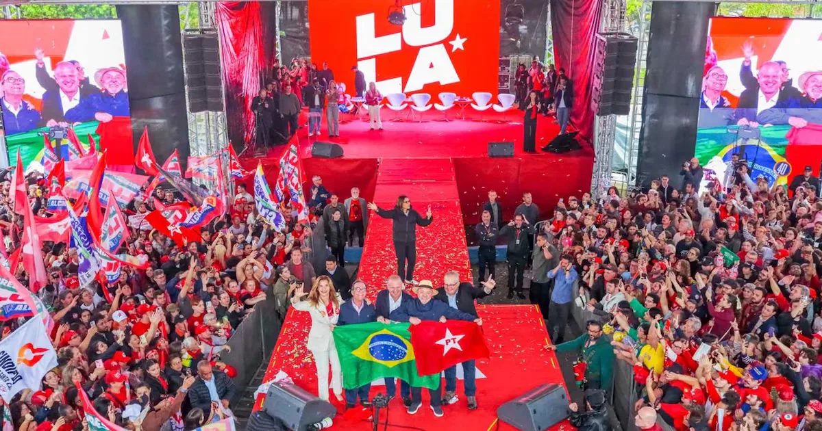 Lula convoca idosos e critica Flávio Bolsonaro em ato de campanha em Santa Catarina