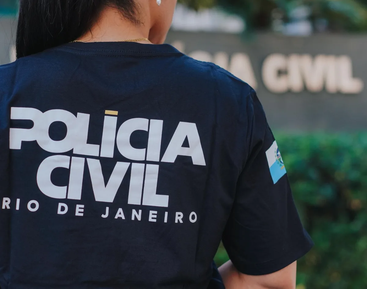 Polícia cumpre cinco mandados contra venda online de abortivos no Rio