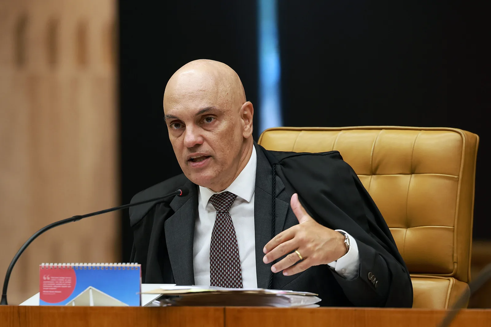 Moraes e Mendonça trocam acusações durante sessão do STF