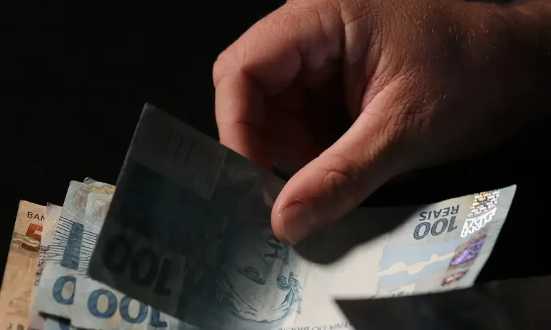 Dólar fecha a R$ 5,1027 após reação do mercado a cenário eleitoral