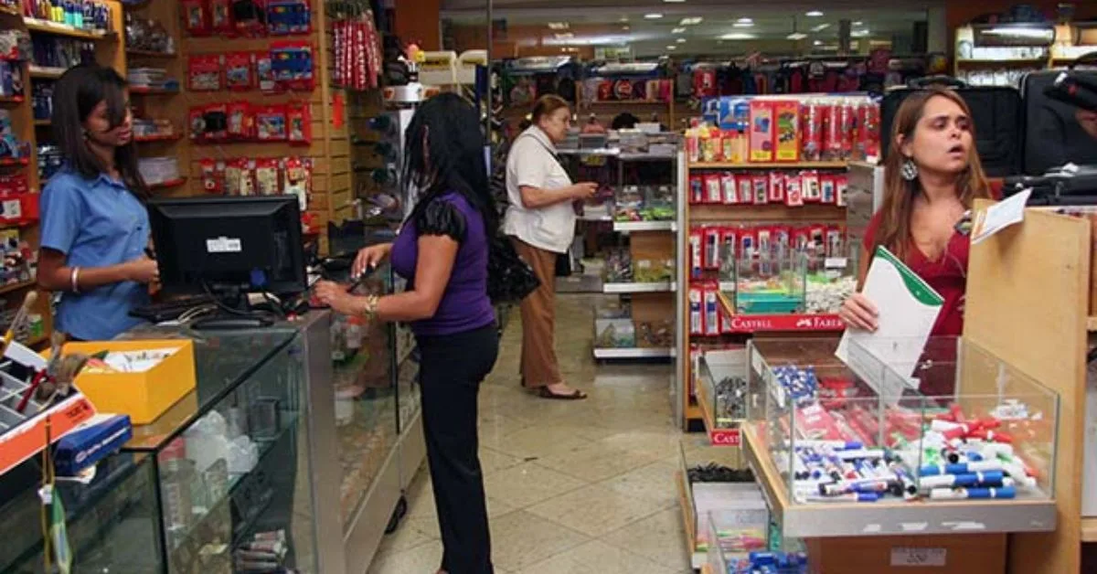 Varejo ampliado cresce, mas vendas gerais caem em julho