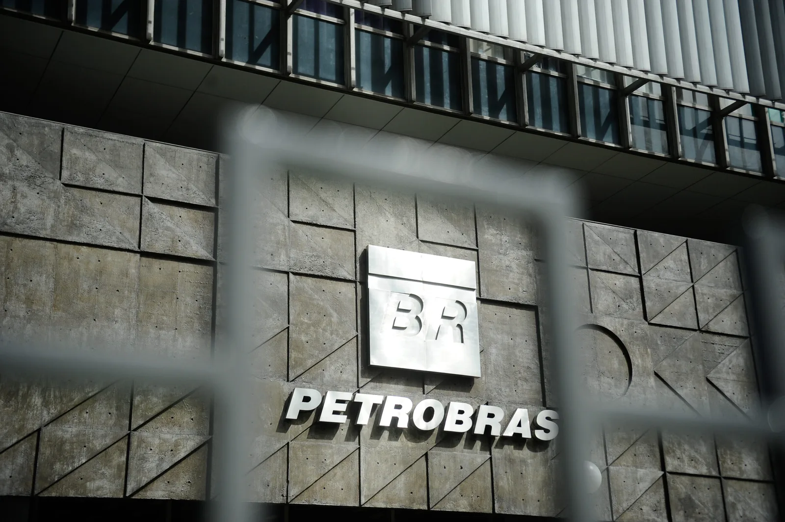 Petrobras amplia frota com navio de R$ 450 milhões e comando feminino