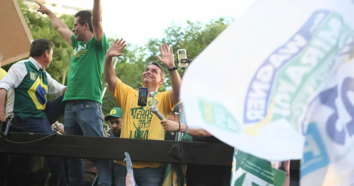 Flávio Bolsonaro enfrenta pressão por bets e crise com a CNBB