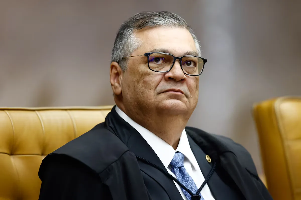 Dino reintegra diretor da PF após alerta sobre investigação do caso Dark Horse