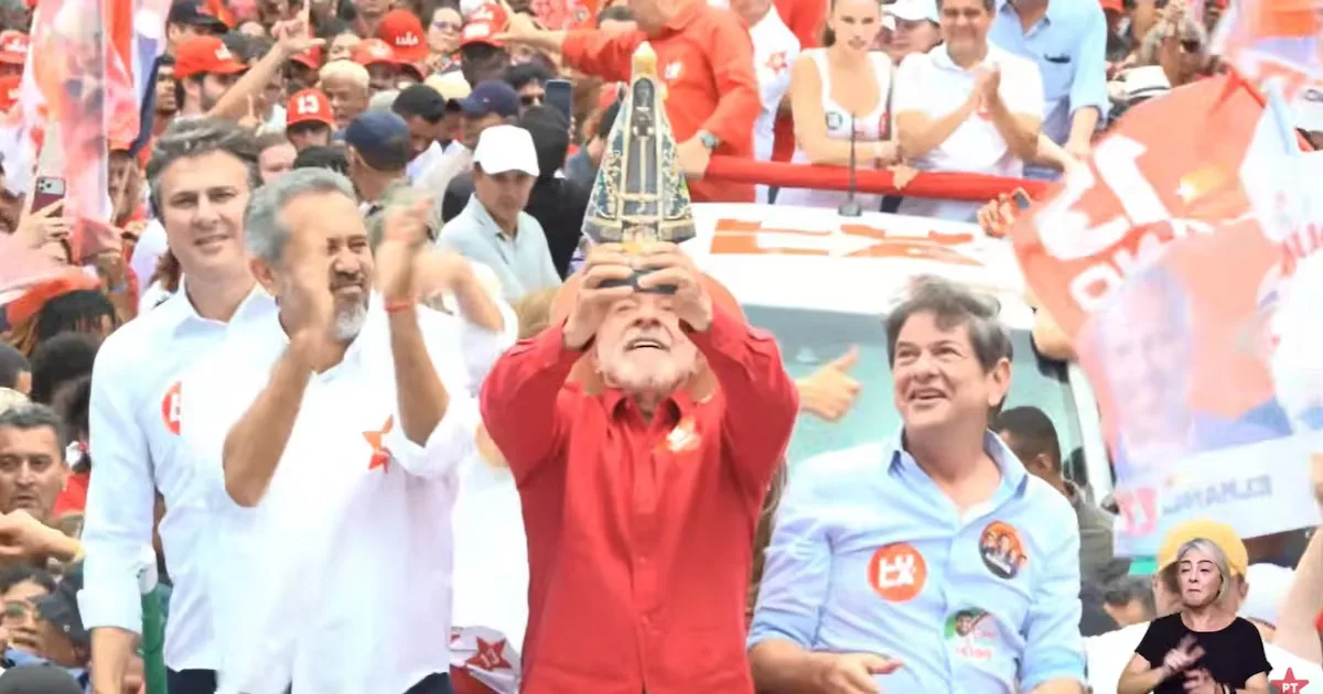 Lula associa Nossa Senhora, bets e escala 6x1 a discurso de campanha em Fortaleza