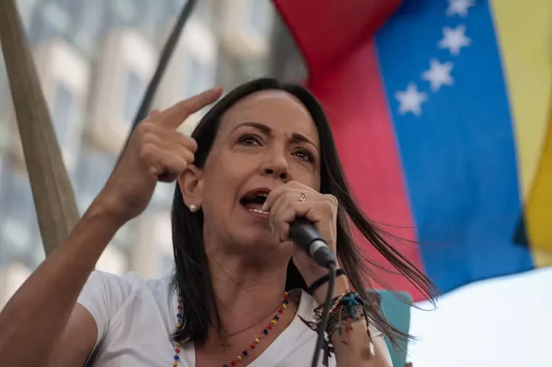 Tentativas de retorno de María Corina chegam a sete após saída da Venezuela