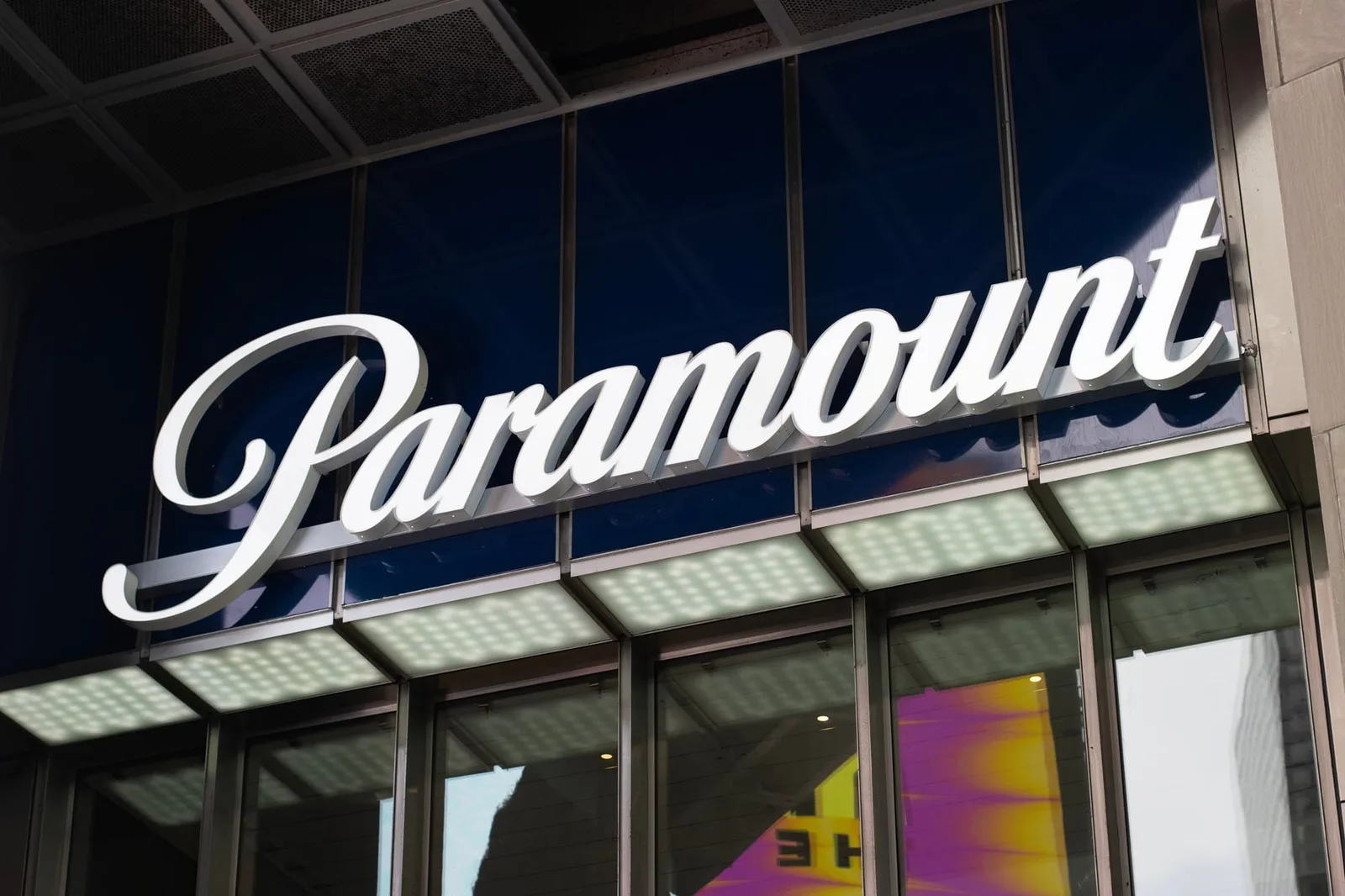 Paramount negocia com estados dos EUA para viabilizar compra da Warner