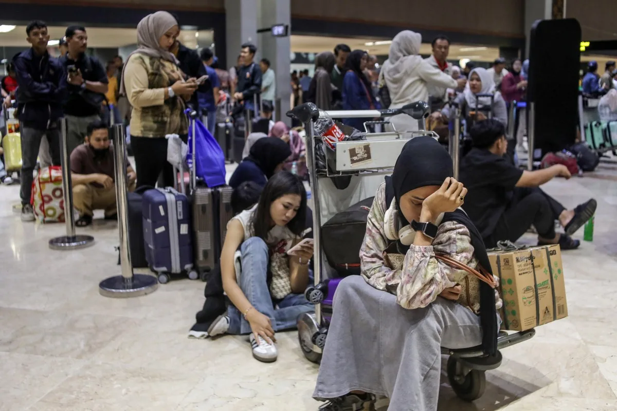 Erupção do Anak Krakatoa mantém quatro aeroportos fechados na Indonésia