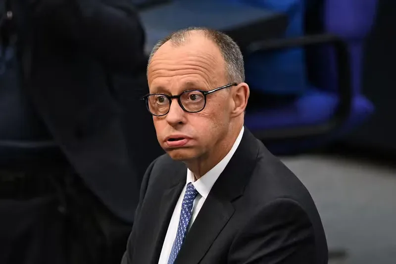 Votação da AfD pressiona coalizão de Merz após eleições regionais alemãs