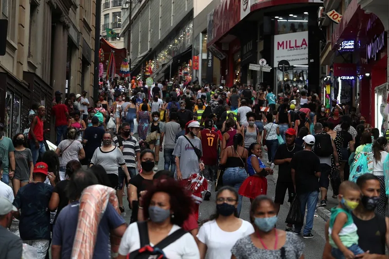 Serviços ficam estáveis em julho e crescem 0,9% em um ano