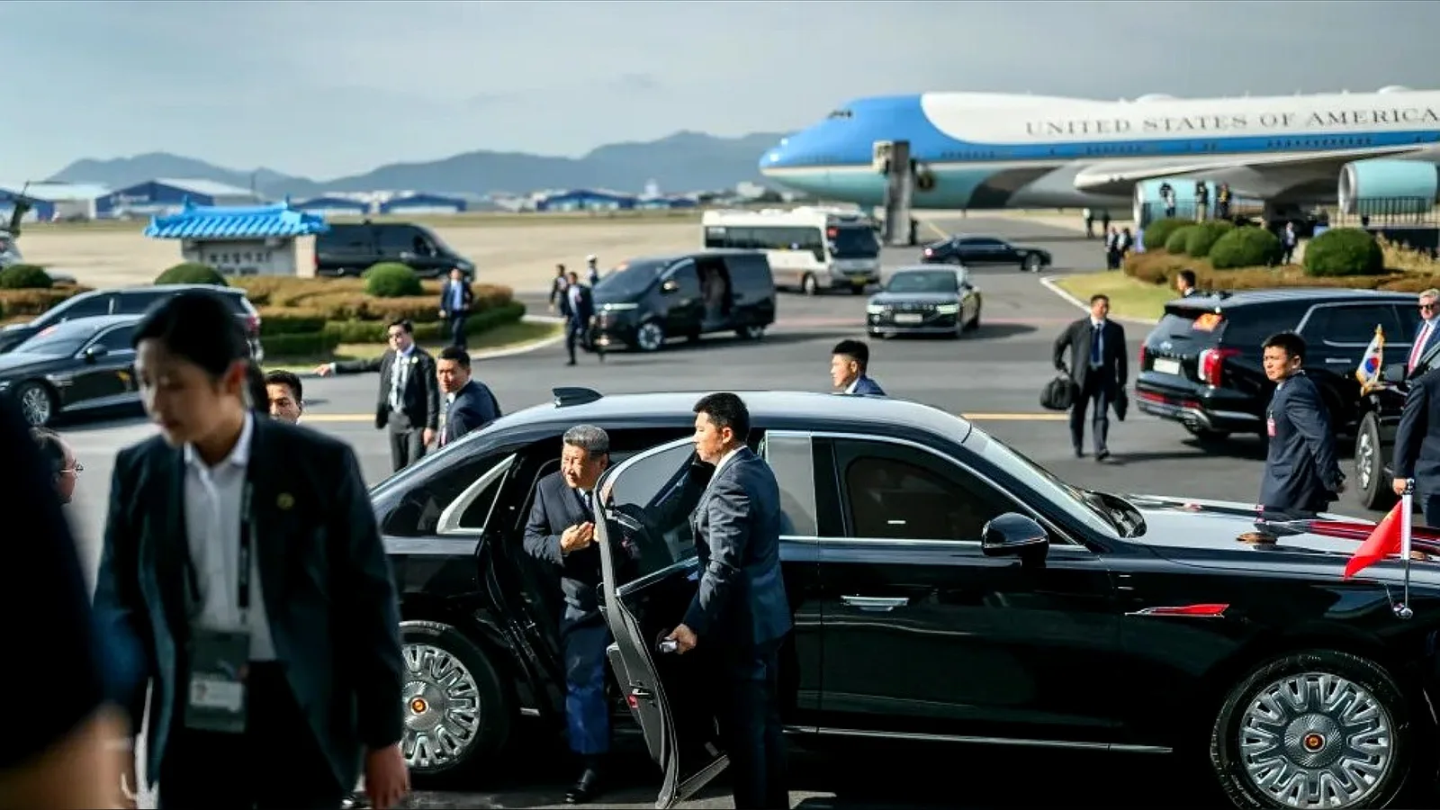 Xi inicia visita aos EUA com recepção de Trump na pista de Andrews