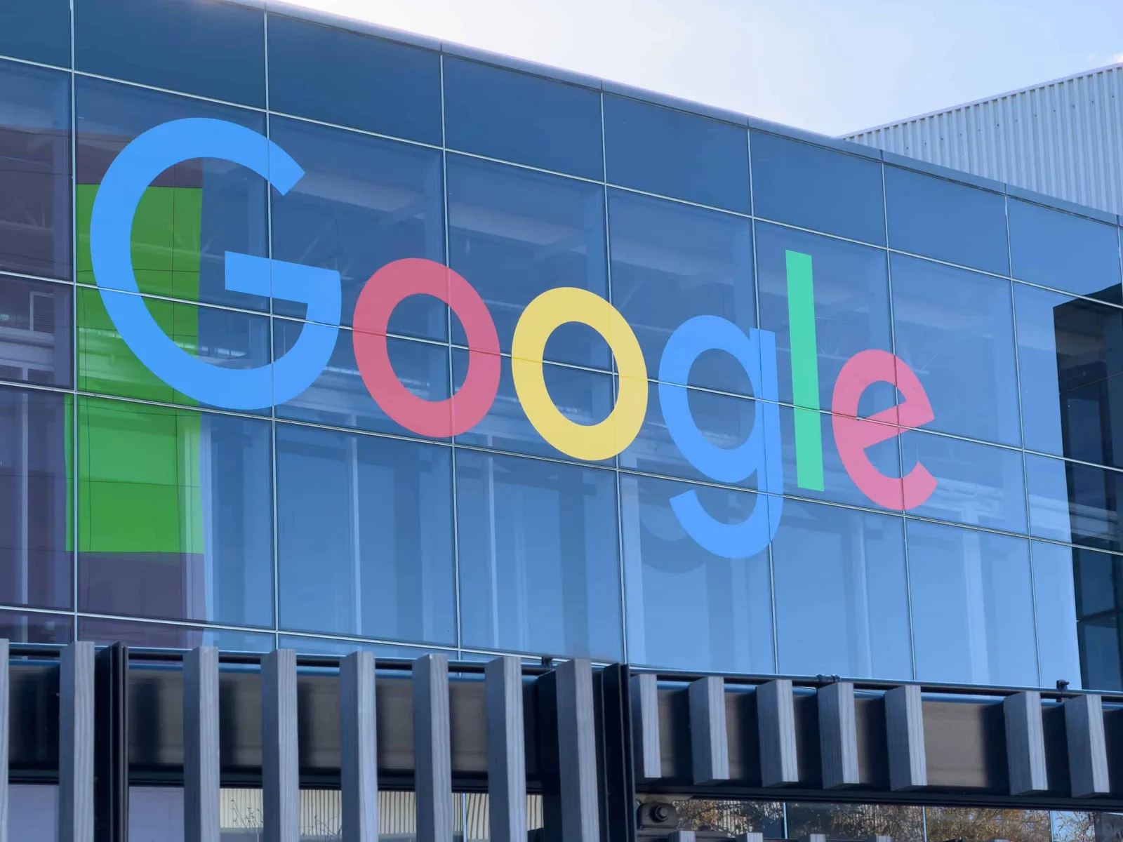Alphabet é multada em 403 milhões de euros por uso de localização na Irlanda