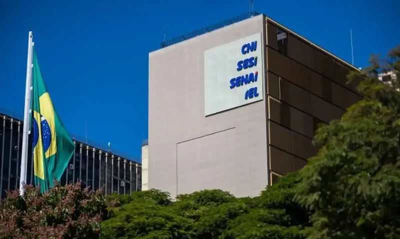 Faturamento da indústria recua 2% em julho, aponta CNI