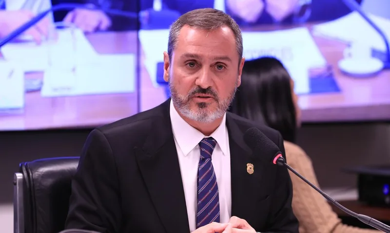 Dino anula afastamento e recoloca Andrei Rodrigues no comando da PF