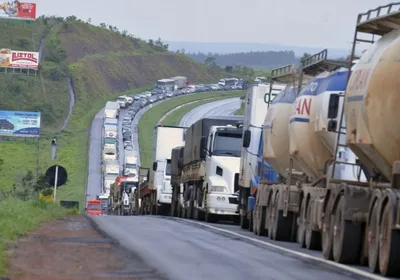 Frete médio avança 1,04% em agosto, apesar da queda do diesel