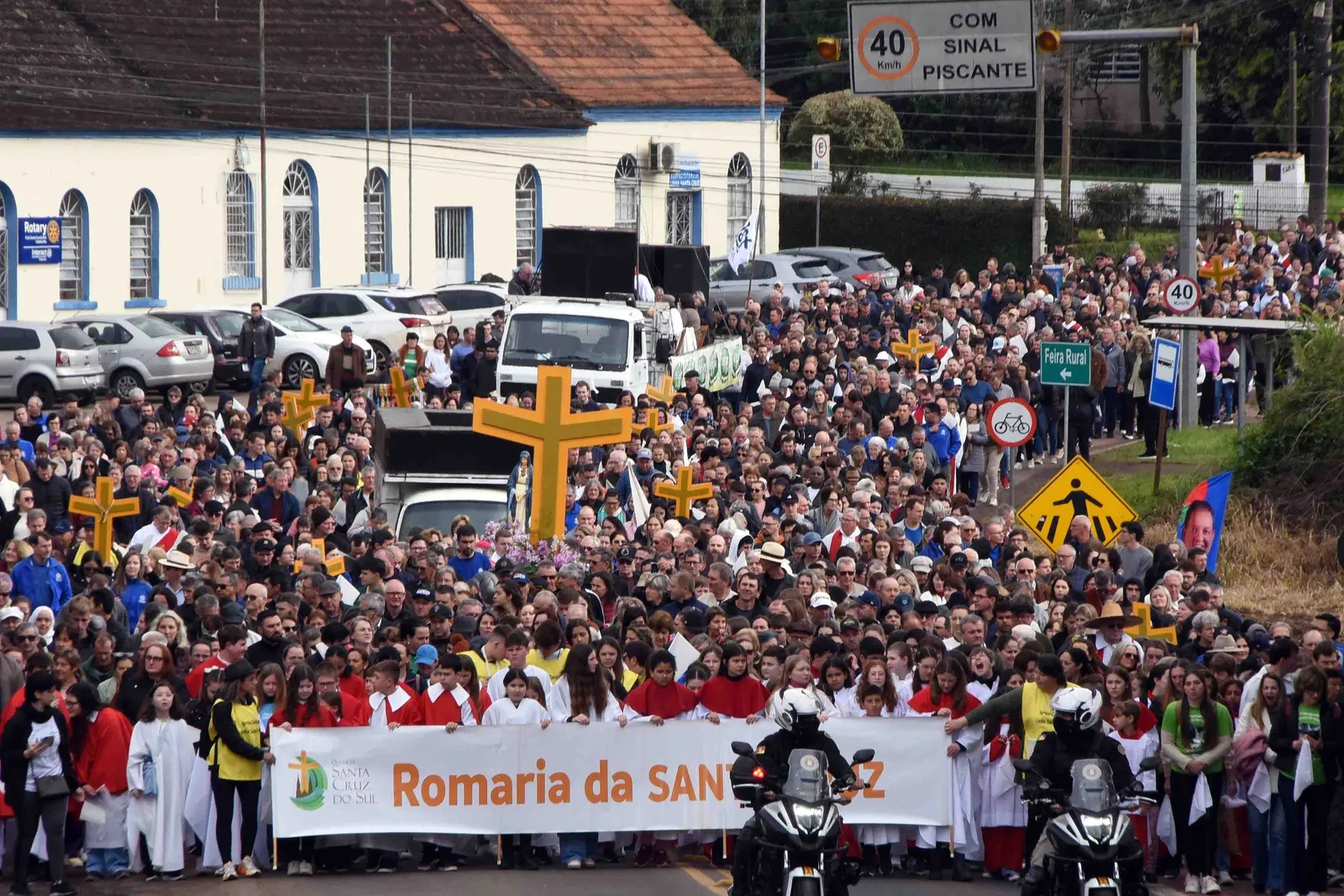 Romaria da Santa Cruz reúne fiéis e destaca compromisso com a paz