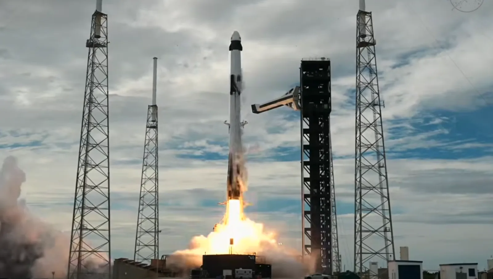 Crew-13 é lançada pela NASA e SpaceX rumo à Estação Espacial Internacional