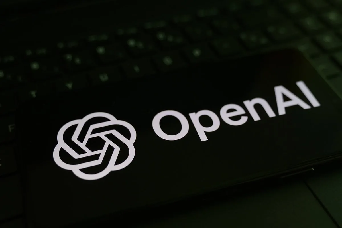 OpenAI testa anúncios conversáveis e amplia ferramentas de IA para empresas