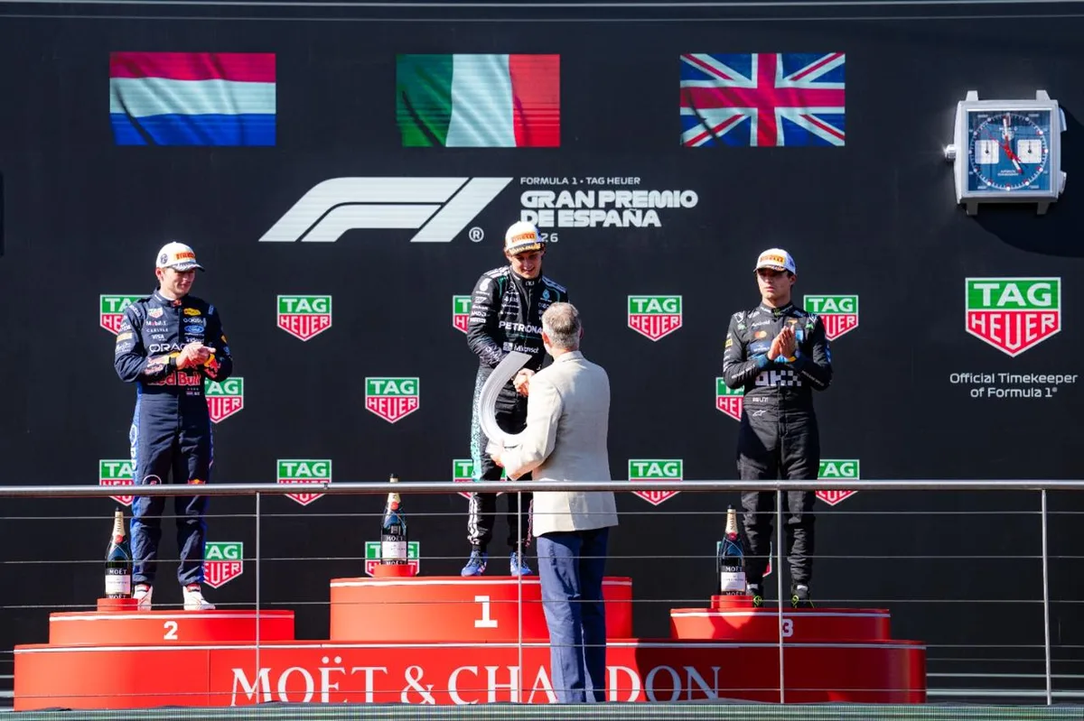 Antonelli aproveita janela estratégica e vence estreia da F1 em Madri