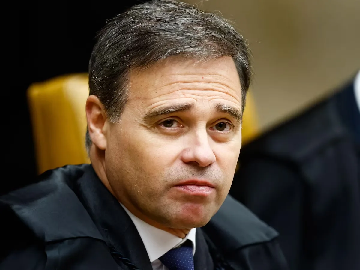 Mendonça afasta chefes da PF e aponta vigilância institucional contra autoridades