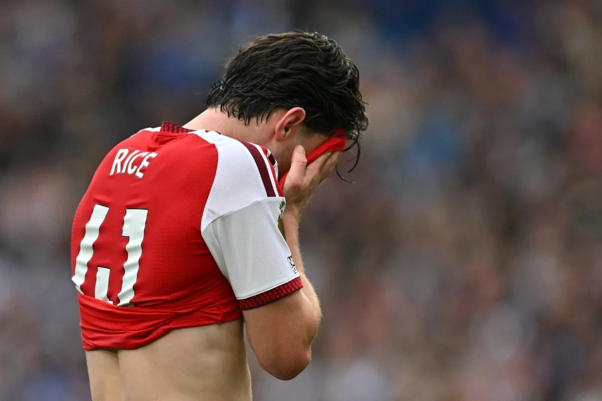 Brighton goleia Arsenal e Tottenham segue na zona de rebaixamento