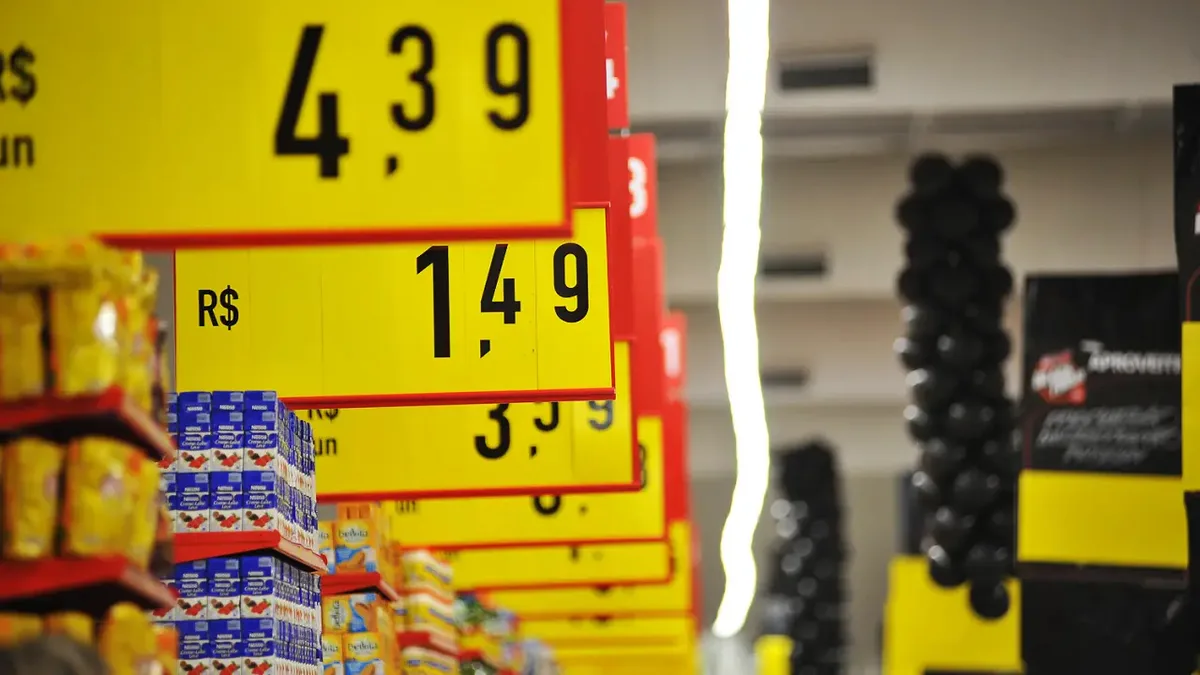 Alimentação no domicílio sobe 0,38% no IPCA-15 de setembro