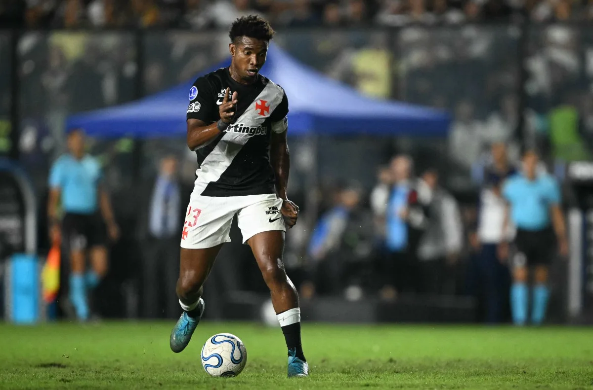 Vasco marca cinco no segundo tempo e deixa Coritiba em alerta na tabela
