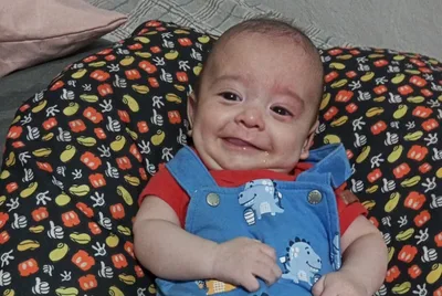 Vaquinha busca financiar fisioterapia de bebê após quadro respiratório grave