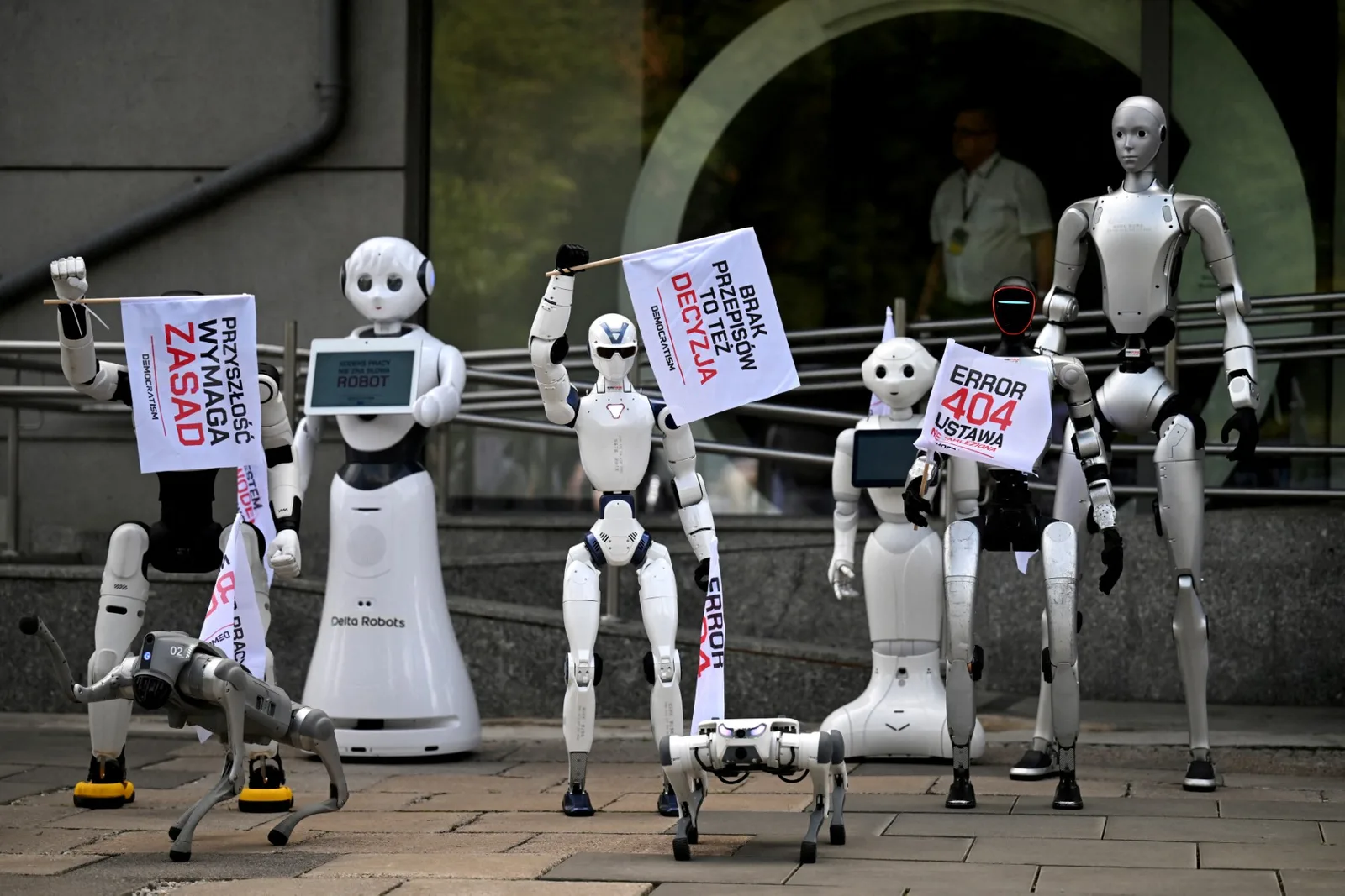 Robôs marcham em Varsóvia por regras para inteligência artificial