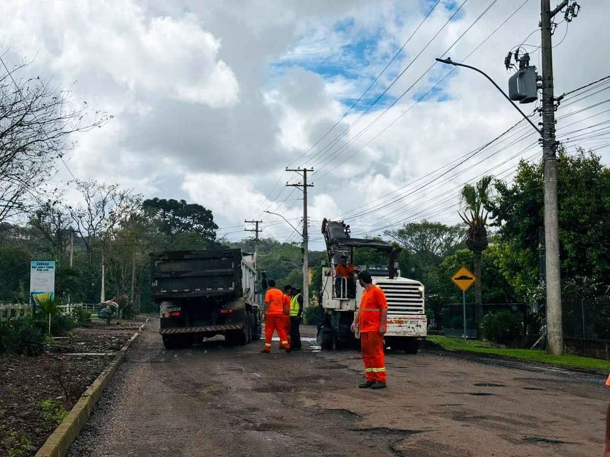 Estrada Waldemar Henrique Konrad tem trânsito interrompido durante obras